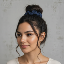 Załaduj obraz do przeglądarki galerii, Image 03: Rio De Sol Chouchou Navy Scrunchie