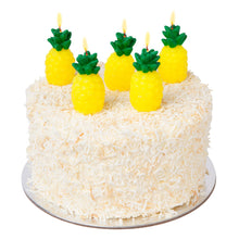 Załaduj obraz do przeglądarki galerii, Model Front: Sunnylife Bougies Pineapple Cake Candle