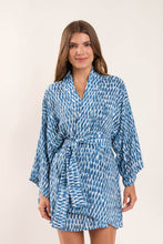 Załaduj obraz do przeglądarki galerii, Model Front: Rio De Sol Robe De Plage Chuva Kimono