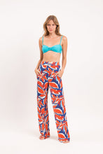 Załaduj obraz do przeglądarki galerii, Model Front: Rio De Sol Pantalon De Plage Leaves Wide Pants