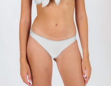 Załaduj obraz do przeglądarki galerii, Gallery: Rio De Sol Bas Bottom Shimmer-White Essential