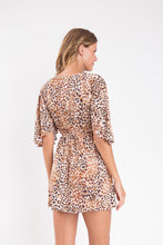 Załaduj obraz do przeglądarki galerii, Model Back: Rio De Sol Mini Dress Leopard Mini Dress