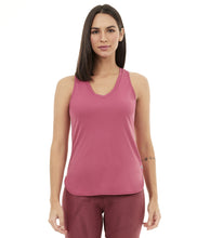 Załaduj obraz do przeglądarki galerii, Model Front: Alto Giro Fitness Haut Regata Skin Fit Alongada Gola V Roxo Reset