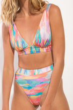 Załaduj obraz do przeglądarki galerii, Image 07: Rio De Sol Ensemble Set River Halter-Cos Hotpant-Cos