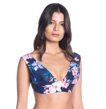 Załaduj obraz do przeglądarki galerii, Model Front: Saha Haut Top Sierra Floral Night