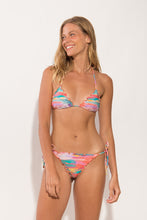 Załaduj obraz do przeglądarki galerii, Model Front: Rio De Sol Ensemble Set River Frufru-Comfy