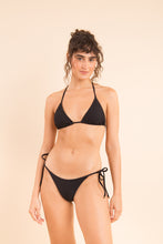 Załaduj obraz do przeglądarki galerii, Model Front: Rio De Sol Ensemble Set Bora-Black Tri-Inv Lacinho