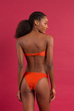 Załaduj obraz do przeglądarki galerii, Image 08: Rio De Sol Ensemble Set Paprica Bandeau-Joy Essential