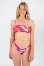 Załaduj obraz do przeglądarki galerii, Model Front: Rio De Sol Ensemble Set Antelope Bandeau-Reto High-Leg
