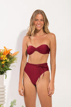 Załaduj obraz do przeglądarki galerii, Model Front: Rio De Sol Haut Top Shimmer-Divino Twist