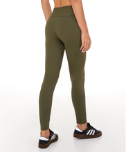 Załaduj obraz do przeglądarki galerii, Model Back: Alto Giro Fitness Bas Legging Hyper Zero Verde Olive