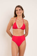 Załaduj obraz do przeglądarki galerii, Model Front: Rio De Sol Bas Bottom Rouge Hotpants