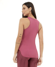 Załaduj obraz do przeglądarki galerii, Model Back: Alto Giro Fitness Haut Regata Skin Fit Alongada Gola V Roxo Reset