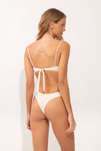 Załaduj obraz do przeglądarki galerii, Model Back: Rio De Sol Bas Bottom Malibu-Natural Nara