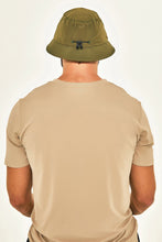 Załaduj obraz do przeglądarki galerii, Model Back: Uv Line Bob Hat Toronto Colors Masc Military Green Upf50+