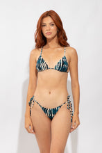 Załaduj obraz do przeglądarki galerii, Model Front: Rio De Sol Ensemble Set Azule Lia Cheeky-Tie