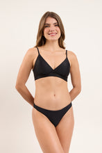 Załaduj obraz do przeglądarki galerii, Model Front: Rio De Sol Bas Bottom Touch-Black Essential
