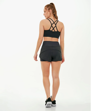 Załaduj obraz do przeglądarki galerii, Model Back: Alto Giro Fitness Bas Shorts Bahamas Elastic Transpassado Preto
