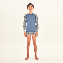 Załaduj obraz do przeglądarki galerii, Model Front: Uv Line T-Shirt Rash Guard Kids Costela Aco Off White Upf50+