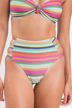 Załaduj obraz do przeglądarki galerii, Image 09: Rio De Sol Ensemble Set Supercolor Bandeau-Joy Highwaist-Spin
