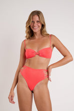 Załaduj obraz do przeglądarki galerii, Image 05: Rio De Sol Ensemble Set Malibu-Folia Bandeau-Iris Highwaist-Spin-Iris