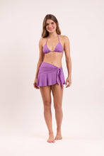 Załaduj obraz do przeglądarki galerii, Model Front: Rio De Sol Jupe De Page Bio-Floreira Mini Skirt