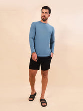 Załaduj obraz do przeglądarki galerii, Model Front: Uv Line T-Shirt Longsleeve Uvpro Masc Indigo Upf50+