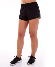 Załaduj obraz do przeglądarki galerii, Model Front: Alto Giro Fitness Bas Shorts Tecnospan 2 Em 1 Preto