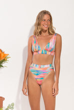 Załaduj obraz do przeglądarki galerii, Image 09: Rio De Sol Ensemble Set River Halter-Cos Hotpant-Cos