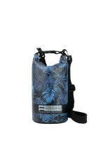 Załaduj obraz do przeglądarki galerii, Model Front: Feelfree Sac De Plage Dry Tube 1,5L Tropical Mid Night Blue