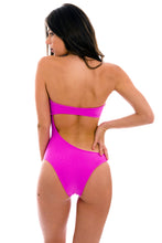 Załaduj obraz do przeglądarki galerii, Model Back: Rio De Sol Une Pièce Pink Body-Rio