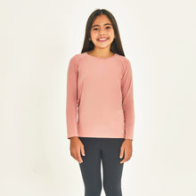 Załaduj obraz do przeglądarki galerii, Model Front: Uv Line T-Shirt Longsleeve Uprpo Inf Rose Upf50+