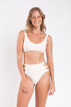 Załaduj obraz do przeglądarki galerii, Model Front: Rio De Sol Bas Bottom Malibu-Natural Highwaist-Spin