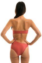 Załaduj obraz do przeglądarki galerii, Model Back: Rio De Sol Une Pièce Body Kiwanda Madras Rio