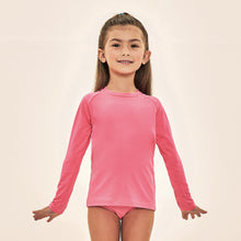 Załaduj obraz do przeglądarki galerii, Model Front: Uv Line T-Shirt Acqua Qr Code Chiclete Fluor Upf50+