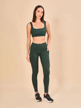 Załaduj obraz do przeglądarki galerii, Model Front: Uv Line Fitness Bas Legging Fit Aspen Green Cactus Upf50+