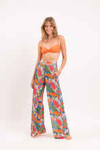 Załaduj obraz do przeglądarki galerii, Model Front: Rio De Sol Pantalon De Plage Jungle Wide Pants