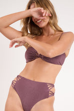 Załaduj obraz do przeglądarki galerii, Image 07: Rio De Sol Ensemble Set Malibu-Ebano Bandeau-Iris Highwaist-Spin-Iris