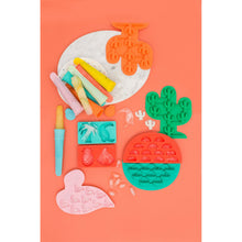 Załaduj obraz do przeglądarki galerii, Image 06: Sunnylife Pique-Nique Flamingo Ice Trays