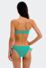 Załaduj obraz do przeglądarki galerii, Model Back: Rio De Sol Ensemble Set Opal Bandeau-Reto Madrid
