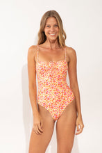 Załaduj obraz do przeglądarki galerii, Model Front: Rio De Sol Une Pièce Ditsy-Butter Julia