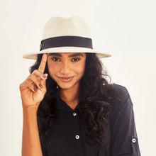 Załaduj obraz do przeglądarki galerii, Model Front: Uv Line Chapeau Panama Hat Shanghai Imp Uni White Black Upf50+