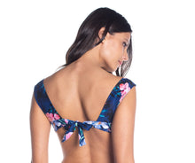 Załaduj obraz do przeglądarki galerii, Model Back: Saha Haut Top Sierra Floral Night