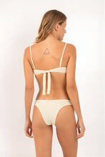 Załaduj obraz do przeglądarki galerii, Model Back: Rio De Sol Ensemble Set Brisa-Offwhite Juliette Essential