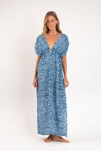 Załaduj obraz do przeglądarki galerii, Model Front: Rio De Sol Vêtement De Plage Chuva Long Dress Soleil