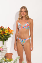 Załaduj obraz do przeglądarki galerii, Model Front: Rio De Sol Ensemble Set Zinnia Tri-Cos Nice-Fio