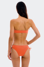 Załaduj obraz do przeglądarki galerii, Model Back: Rio De Sol Haut Top Light-Peach Bandeau-Reto