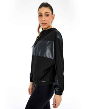 Załaduj obraz do przeglądarki galerii, Image 07: Alto Giro Fitness Haut Jaqueta Tecnospan Recortes Preto