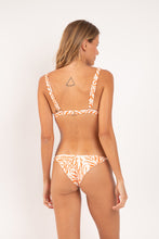 Załaduj obraz do przeglądarki galerii, Model Back: Rio De Sol Ensemble Set Sahari Alba Cheeky-Fixa