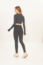 Załaduj obraz do przeglądarki galerii, Model Back: Uv Line Fitness Bas Legging Fit Aspen Black Upf50+